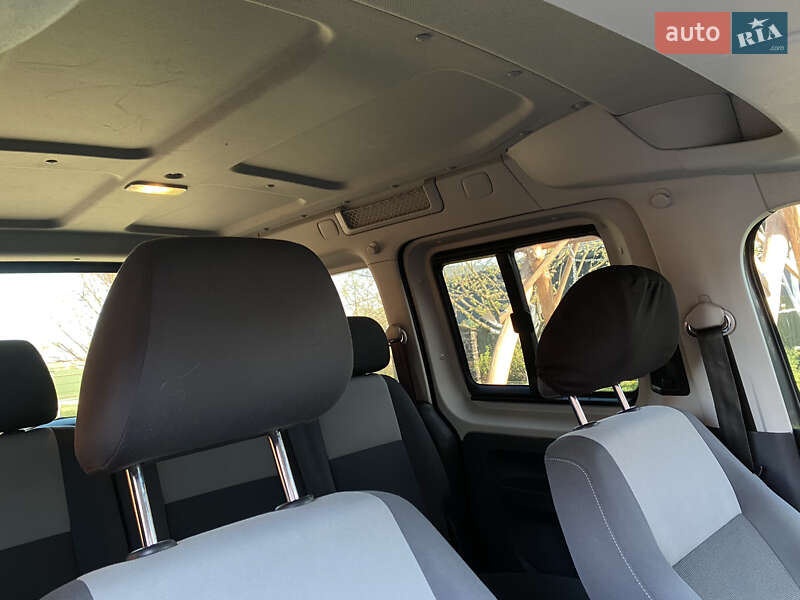 Мінівен Volkswagen Caddy 2012 в Луцьку