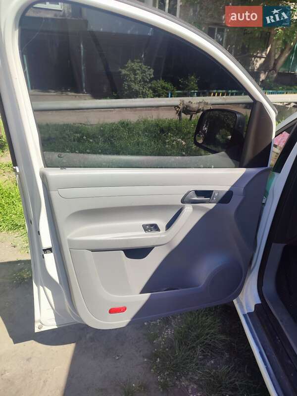 Минивэн Volkswagen Caddy 2008 в Изюме