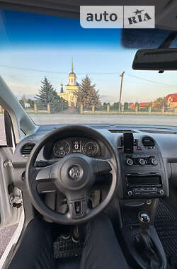 Грузопассажирский фургон Volkswagen Caddy 2015 в Костополе