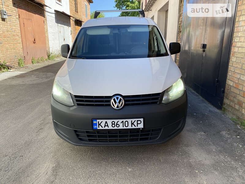 Вантажний фургон Volkswagen Caddy 2015 в Києві