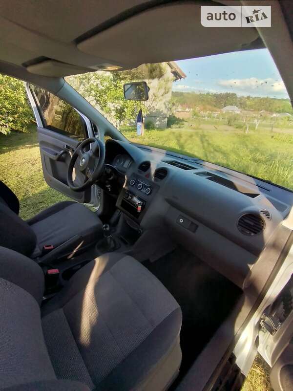 Минивэн Volkswagen Caddy 2011 в Иршаве