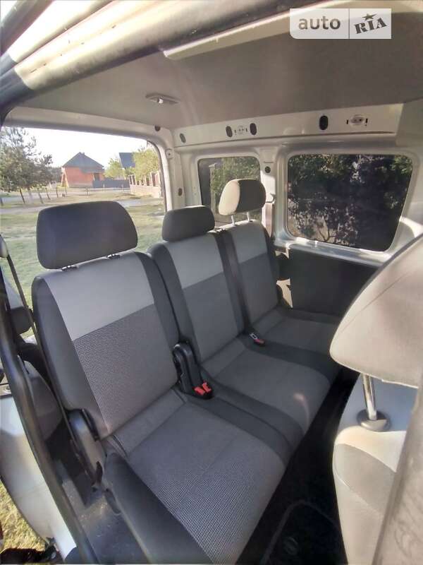 Минивэн Volkswagen Caddy 2011 в Иршаве