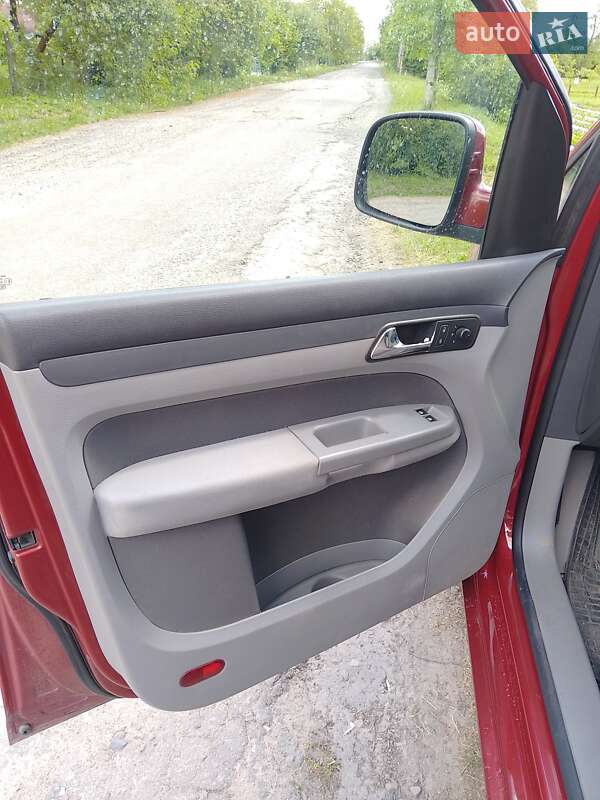 Мінівен Volkswagen Caddy 2007 в Нововолинську