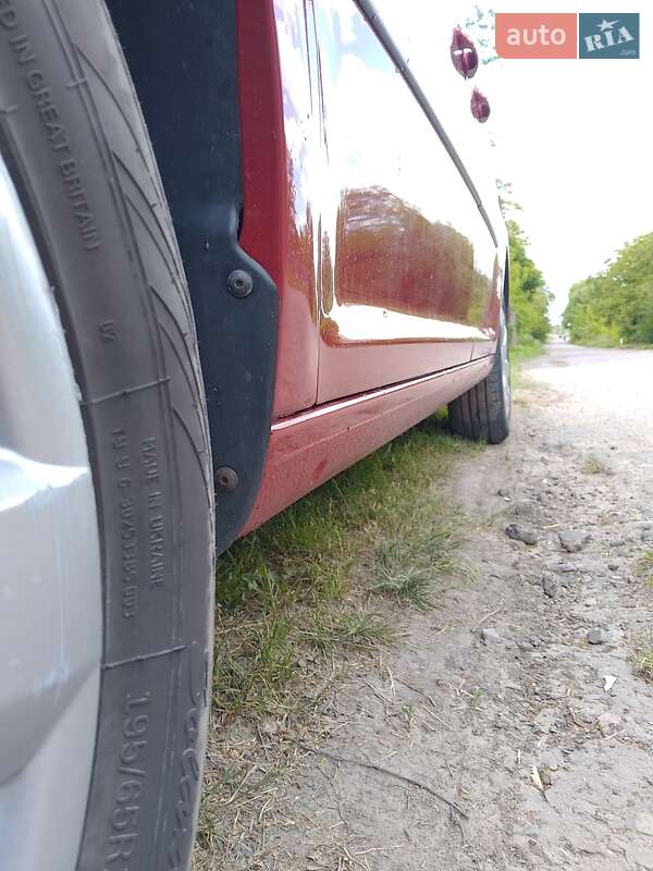 Мінівен Volkswagen Caddy 2007 в Нововолинську
