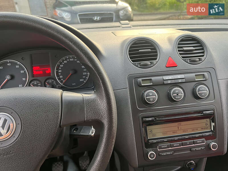 Минивэн Volkswagen Caddy 2009 в Киеве