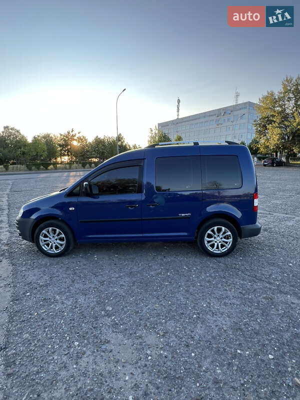 Минивэн Volkswagen Caddy 2010 в Вараше