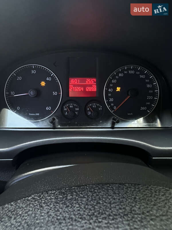 Минивэн Volkswagen Caddy 2010 в Вараше