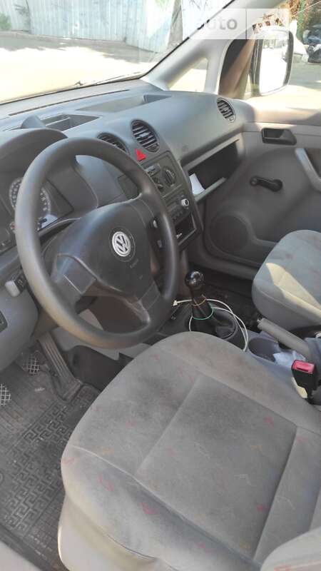 Вантажопасажирський фургон Volkswagen Caddy 2010 в Миколаєві