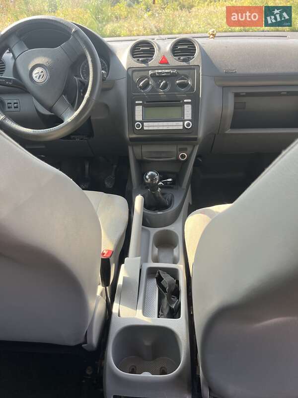 Минивэн Volkswagen Caddy 2006 в Комарному