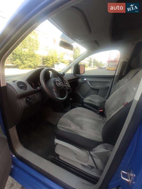 Минивэн Volkswagen Caddy 2011 в Киеве