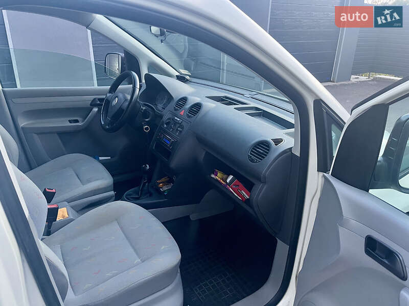 Грузовой фургон Volkswagen Caddy 2009 в Чернигове