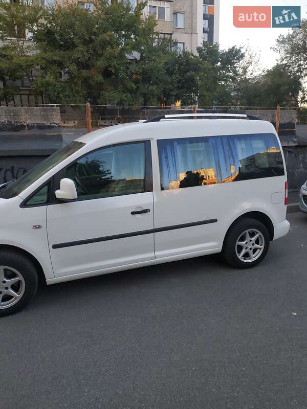 Мінівен Volkswagen Caddy 2010 в Києві