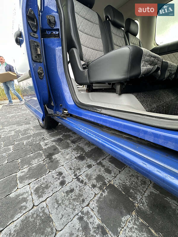 Минивэн Volkswagen Caddy 2009 в Львове
