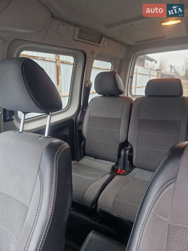 Минивэн Volkswagen Caddy 2014 в Киеве