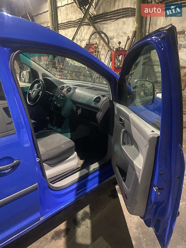 Вантажний фургон Volkswagen Caddy 2008 в Запоріжжі