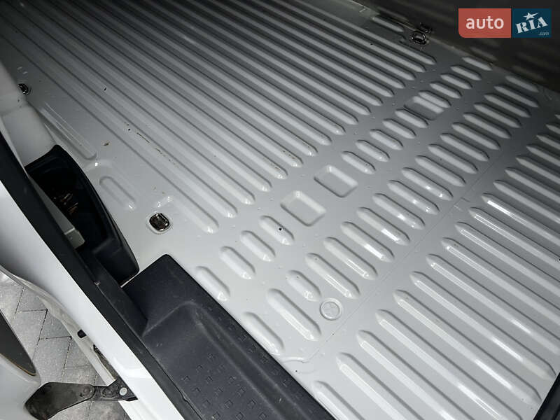 Грузовой фургон Volkswagen Caddy 2014 в Ровно