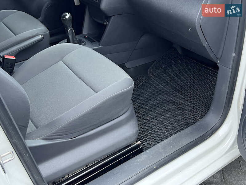 Грузовой фургон Volkswagen Caddy 2014 в Ровно
