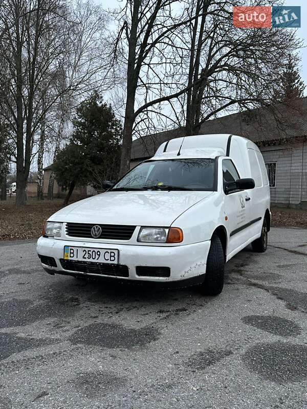 Грузовой фургон Volkswagen Caddy 2003 в Пирятине