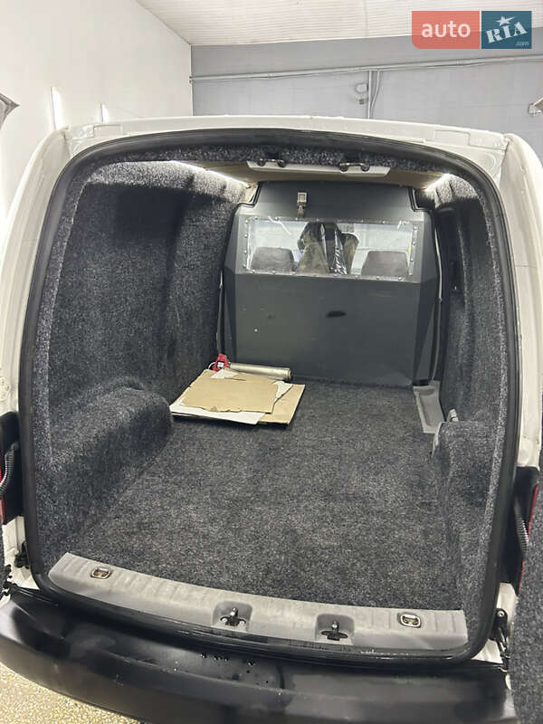 Вантажний фургон Volkswagen Caddy 2010 в Дунаївцях