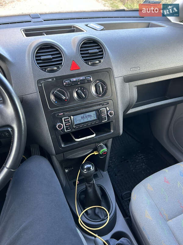 Вантажний фургон Volkswagen Caddy 2010 в Дунаївцях