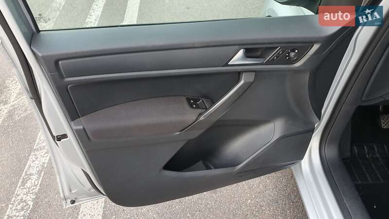 Мінівен Volkswagen Caddy 2017 в Києві