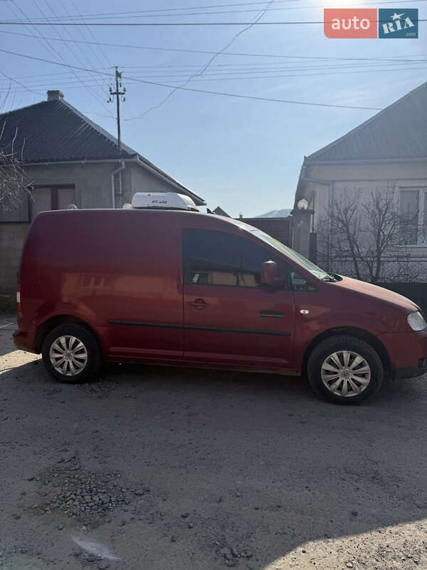 Рефрижератор Volkswagen Caddy 2009 в Сваляві