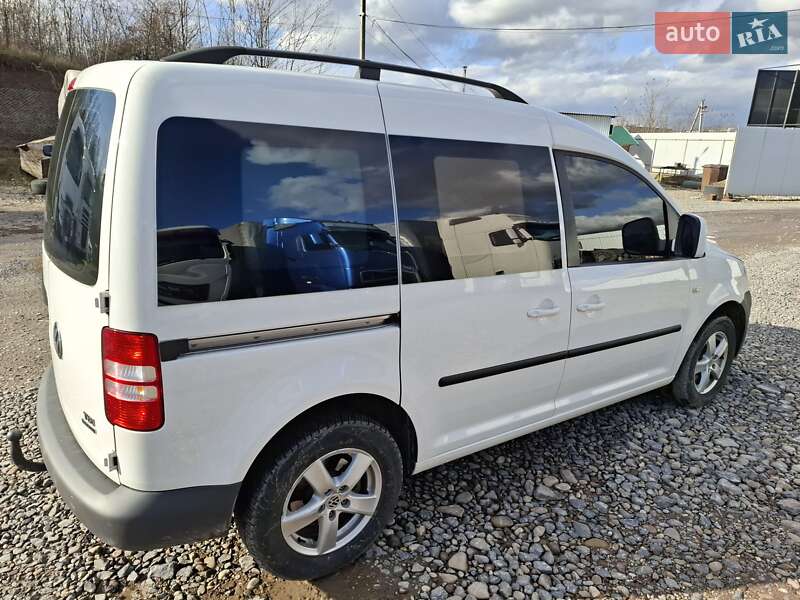 Вантажний фургон Volkswagen Caddy 2015 в Іршаві