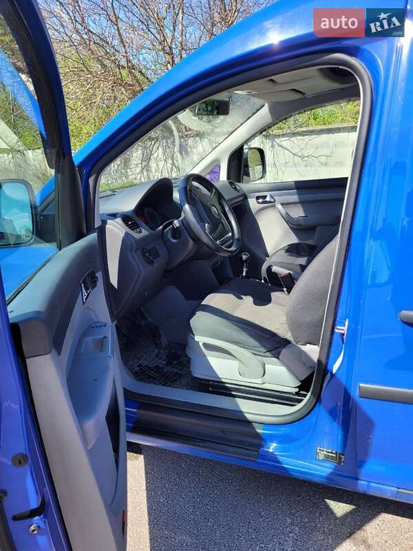 Минивэн Volkswagen Caddy 2010 в Киеве