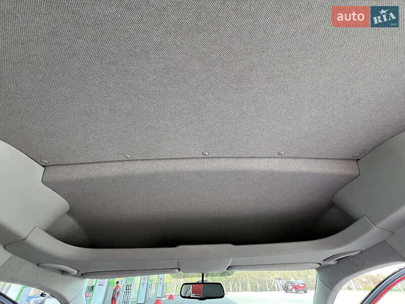 Минивэн Volkswagen Caddy 2010 в Житомире