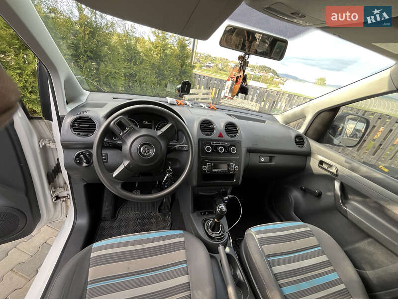 Мінівен Volkswagen Caddy 2014 в Ужгороді