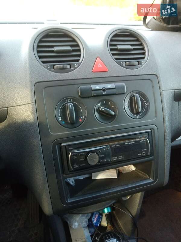 Минивэн Volkswagen Caddy 2010 в Киеве