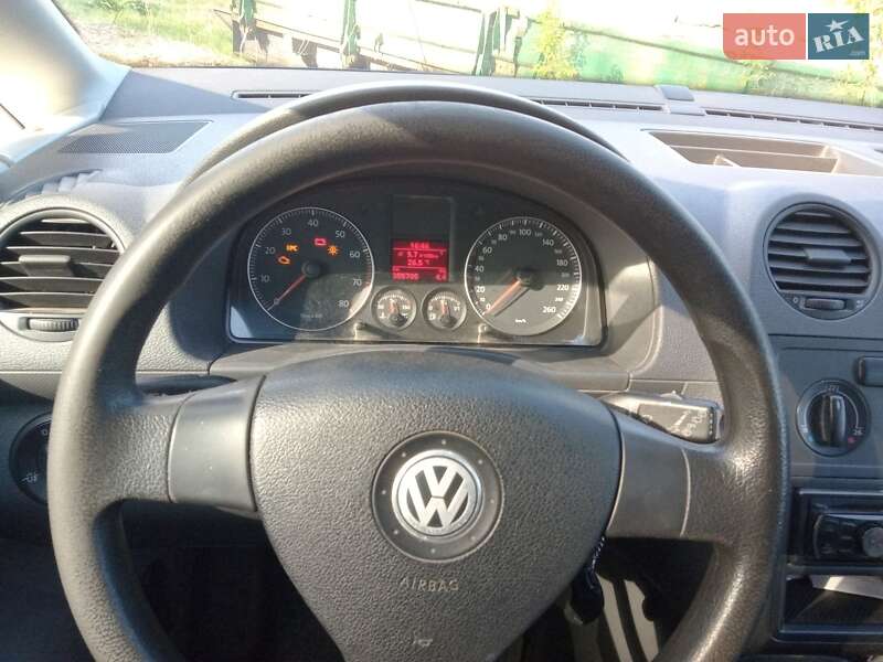 Минивэн Volkswagen Caddy 2010 в Киеве