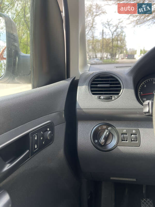 Грузовой фургон Volkswagen Caddy 2013 в Николаеве