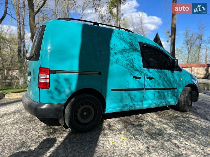 Грузовой фургон Volkswagen Caddy 2012 в Черновцах