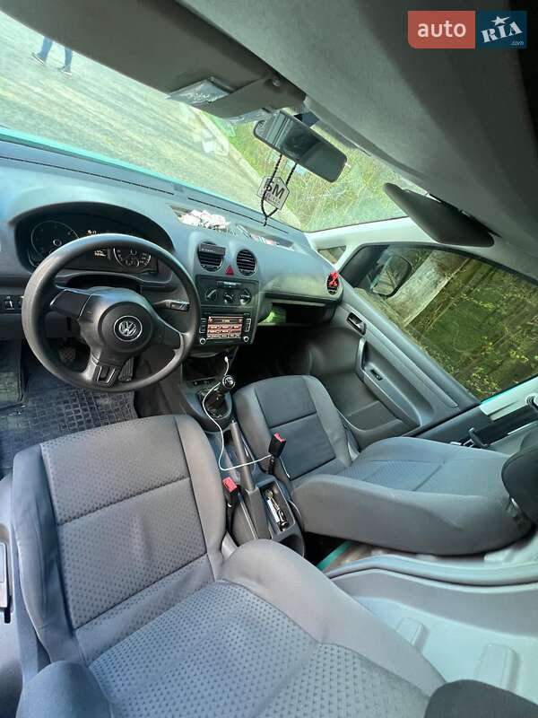 Грузовой фургон Volkswagen Caddy 2012 в Черновцах