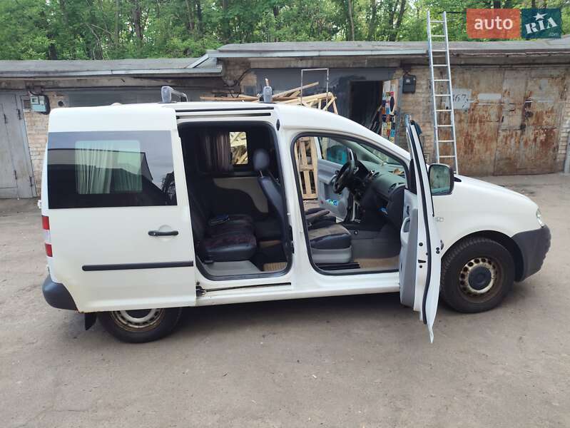 Минивэн Volkswagen Caddy 2006 в Киеве