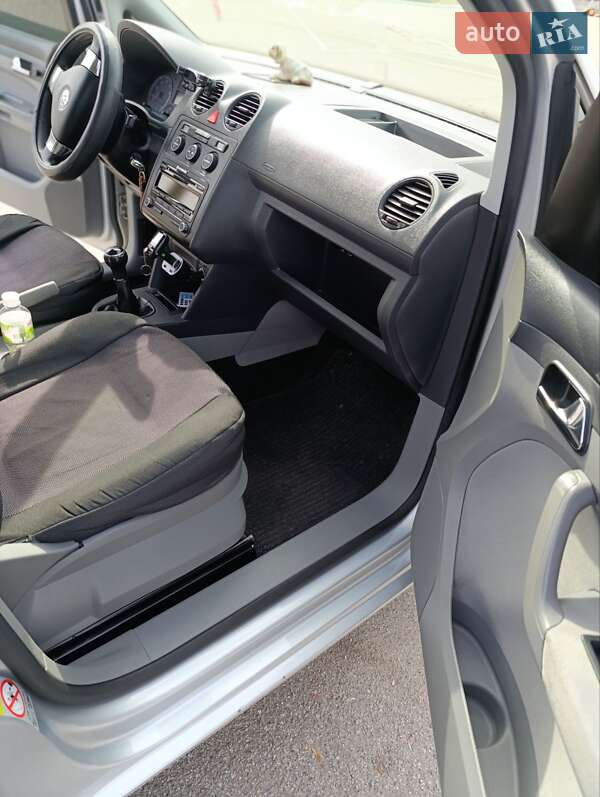 Мінівен Volkswagen Caddy 2009 в Києві
