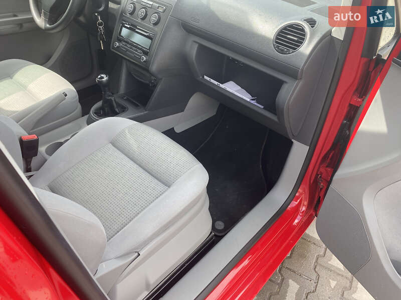 Минивэн Volkswagen Caddy 2009 в Нововолынске