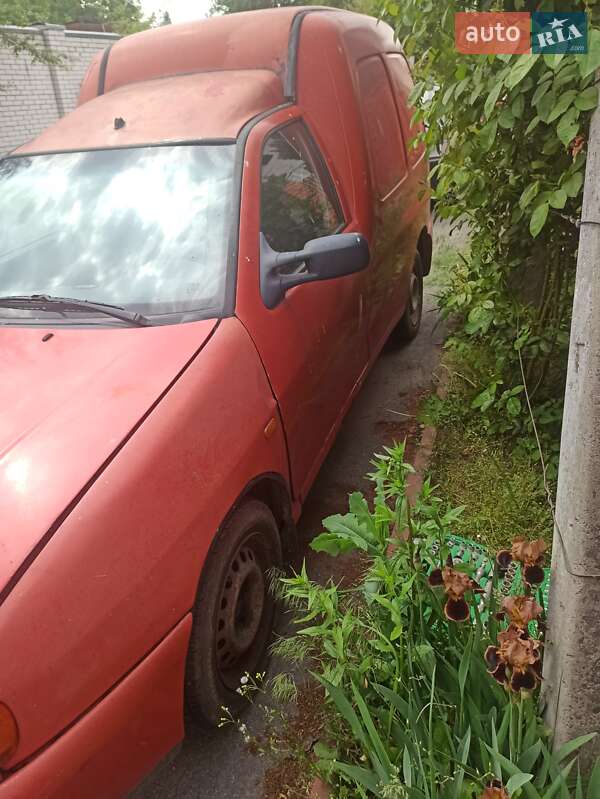 Вантажний фургон Volkswagen Caddy 2003 в Києві