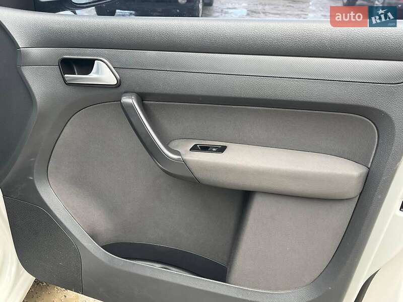 Мінівен Volkswagen Caddy 2015 в Львові