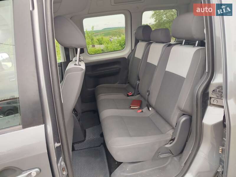 Мінівен Volkswagen Caddy 2013 в Нововолинську