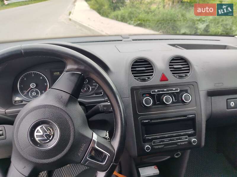 Мінівен Volkswagen Caddy 2013 в Нововолинську