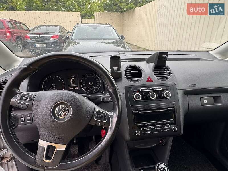 Мінівен Volkswagen Caddy 2014 в Благовіщенську