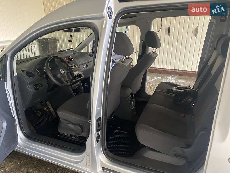 Мінівен Volkswagen Caddy 2013 в Путилі