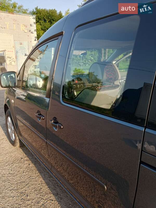 Мінівен Volkswagen Caddy 2006 в Чернівцях