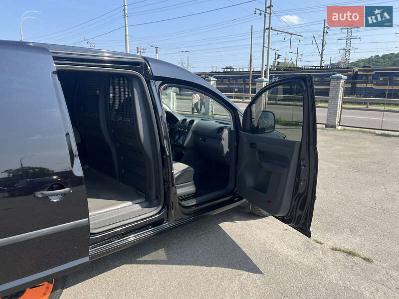 Грузовой фургон Volkswagen Caddy 2011 в Киеве