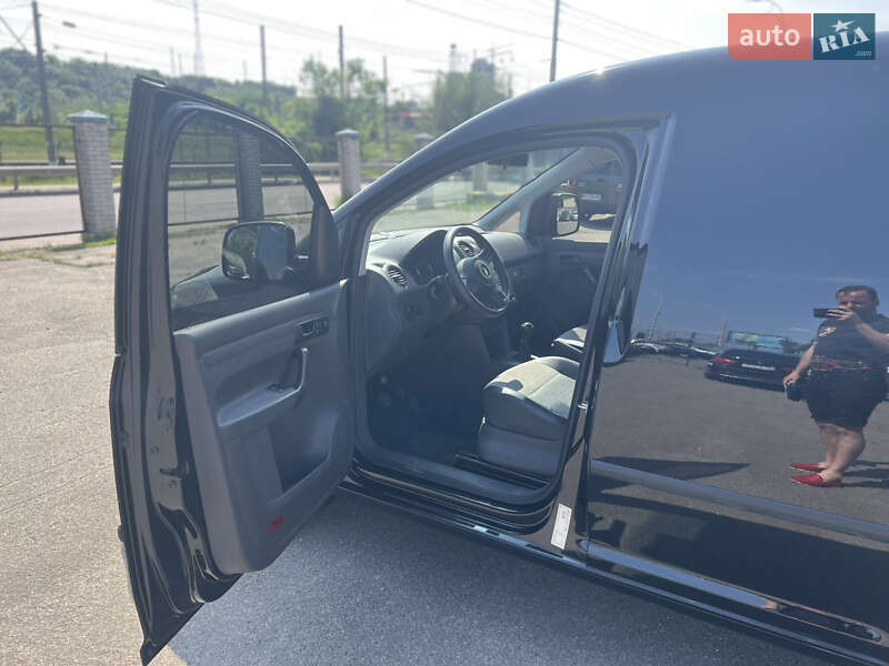Грузовой фургон Volkswagen Caddy 2011 в Киеве
