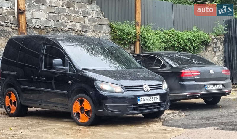 Грузовой фургон Volkswagen Caddy 2011 в Киеве