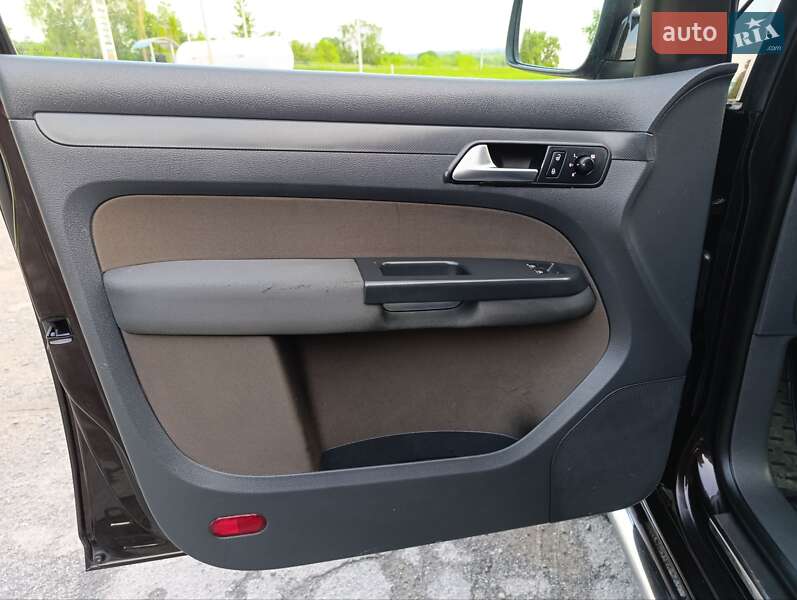 Минивэн Volkswagen Caddy 2011 в Теофиполе