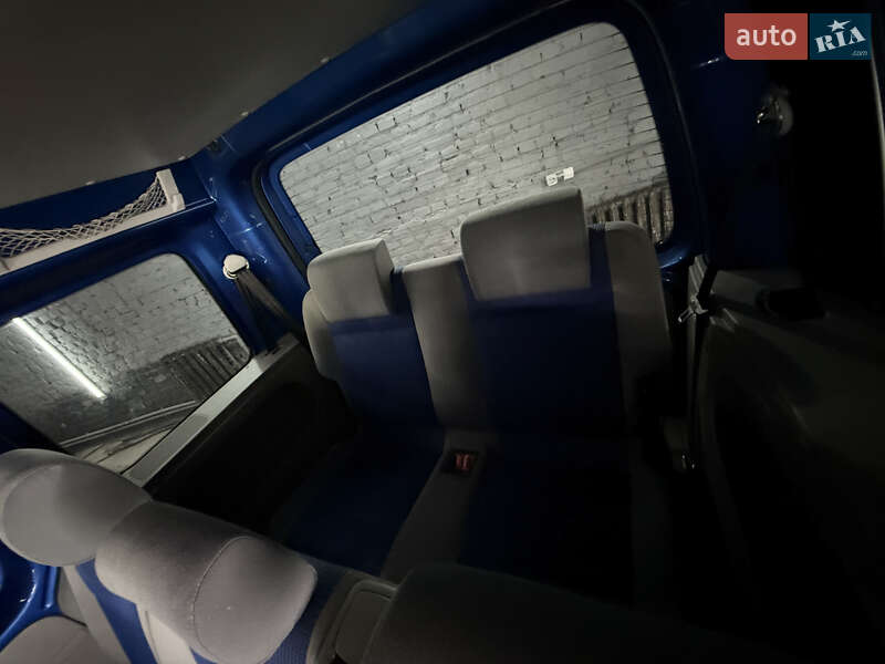 Минивэн Volkswagen Caddy 2006 в Кременце